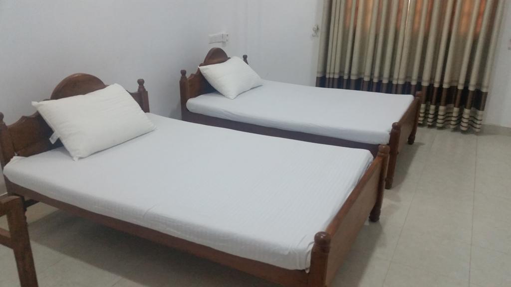 Sunhill Lake Tourist Rest Anuradhapura Bagian luar foto