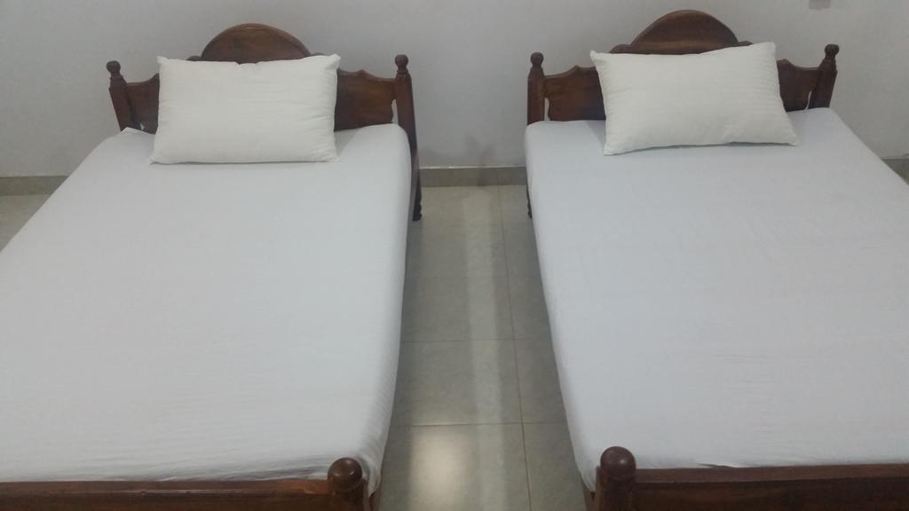 Sunhill Lake Tourist Rest Anuradhapura Bagian luar foto