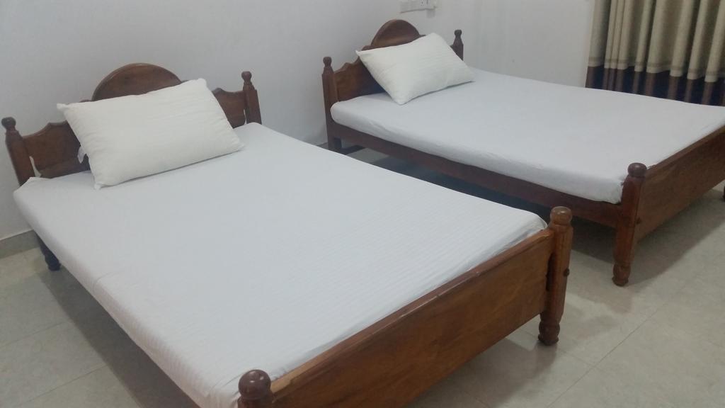 Sunhill Lake Tourist Rest Anuradhapura Bagian luar foto