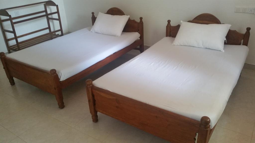 Sunhill Lake Tourist Rest Hotel Anuradhapura Bagian luar foto